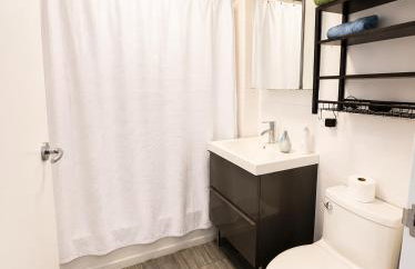 NYC Studio with Private Bathroom & Kitchenette - Photo 25