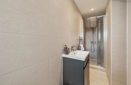 3BR House in Prime Barnet Location with Driveway - Foto 17