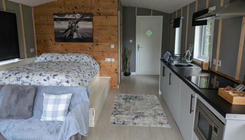 Tranquil Cabin Retreat- Sleeps 2 Parking - Foto 4