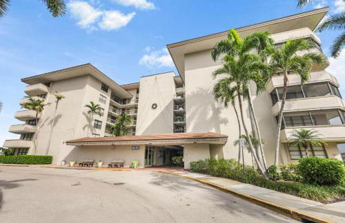 Walkout condo with beach access, pool and pickleball - Foto 65