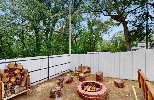 2 Mi to Beach! Hot Tub Haven in Michigan City - Foto 41