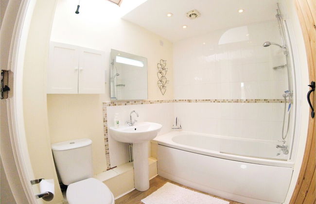 Bryn Melyn Farm Cottages- 5 Luxury Cottages In A Stunning Setting with Wood Fired Hot Tub - Photo 24