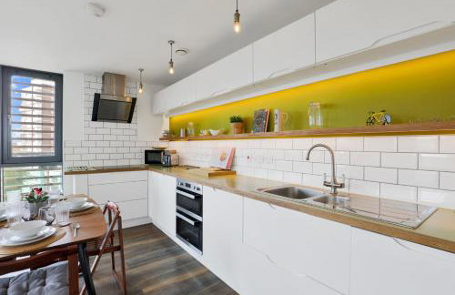 Canary Wharf Escape - Stylish 2BR - Canal Views & City Lights - Foto 19