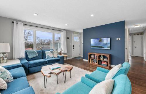 4BR Home | Walk to Beach & Downtown | Parking - Foto 2