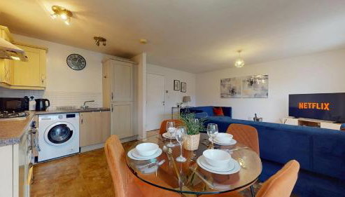 2 Bedroom House Near City Centre with Parking - Foto 3