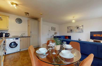 2 Bedroom House Near City Centre with Parking - Foto 3