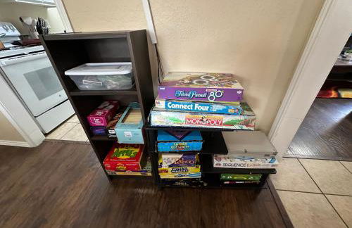 Near AT&T Stadium, UTA, Globe Life, Six Flags, DFW Airport, American Airlines Center with Games and Crib - Foto 37