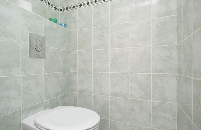 Cushy Holiday Home With Fenced Garden - Photo 18