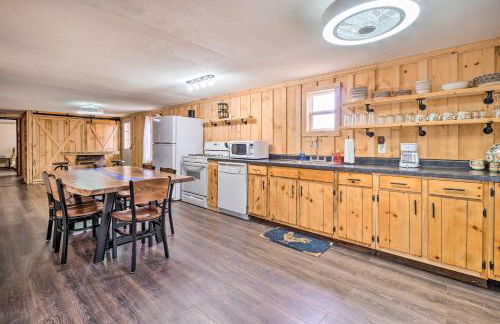 Take 5 Retreat with Hot Tub Relax, Rest, Refresh! - Foto 10