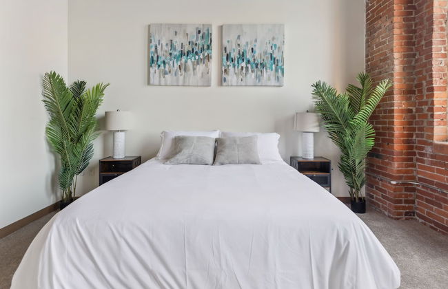 Historic Loft Retreat With Pool - Foto 48