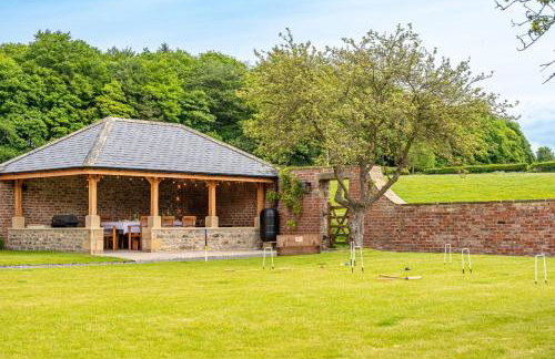 Hollins Farmhouse - Photo 12