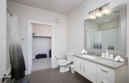 Chic 2BR-Southtown Near Rvrwalk, Dome & Conv - Foto 24