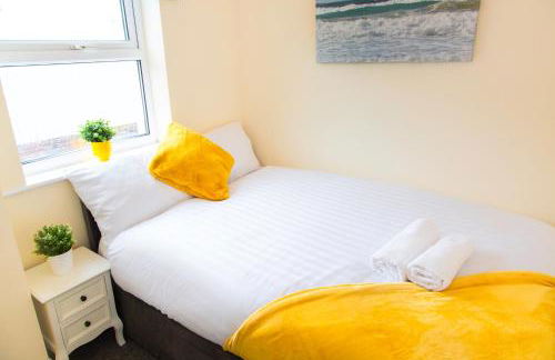 3 Bedroom House, Free Parking and Self Check In - Foto 6