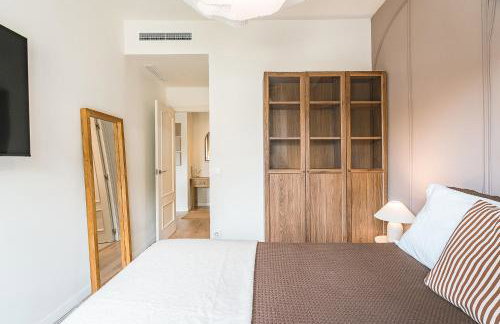 Barcelona Stadium Luxury Apartment - Photo 16