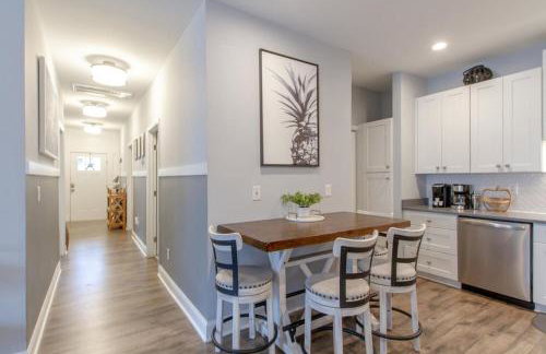 Music City Charmer Tons of Beds Thirty Day Minimum - Foto 17