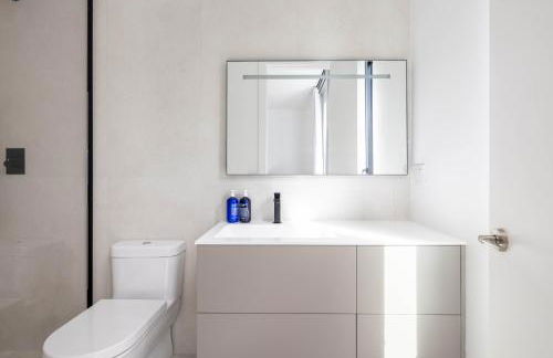 Blue Jay Villa by Rove Travel - Luxe Home with Pool - Foto 23