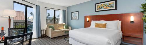 Relaxing Central Condo with Balcony 7 Min to Universal - Photo 1