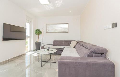 VILA VASILJ dein eigener Pool oder dein eigener Whirlpool mit Aussicht, dein Urlaub, deine Privatsphäre, deine Wahl - Photo 11