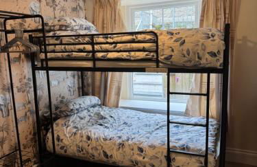 Spacious, sleeps 7, 2 baths, Central Saltash - Photo 30