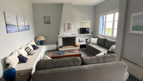 RETREAT VILLA BY THE SEA WITH POOL IN PORTO HELI - Foto 5