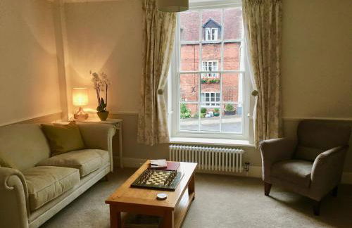 Beautiful stylish 2 bed apartment with free parking - Photo 9