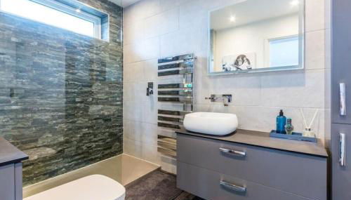 Very Large 5 Bed House Higham Ferrers family and contractors king beds Sky TV Pool Table Gym - Foto 4