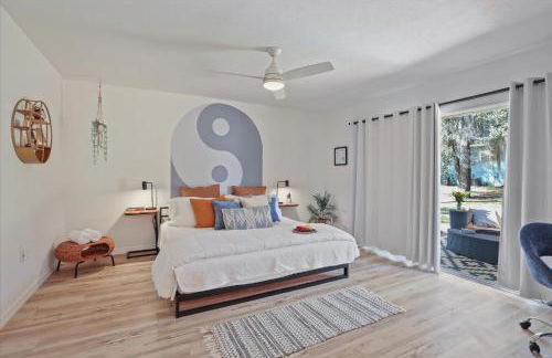 The YinYang - King Bed , Workspace , Full Kitchen - Foto 1