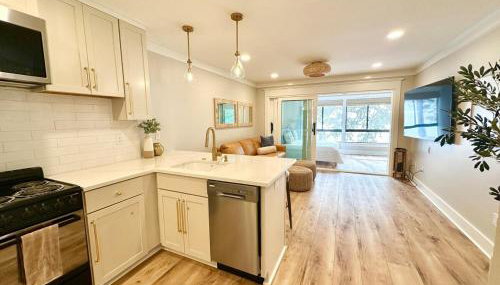 Bay-front Condo near Gulf - Elegant and Private Stay - Penthouse with Elevator - Photo 3