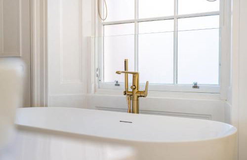 Dragon Suites Luxury Apartments at Rutland Square - Photo 58