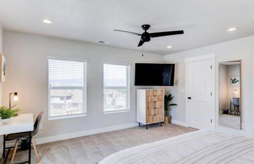 Midway to Heaven! BRAND NEW 5 bed 4.5 bath, HOTTUB - Photo 69