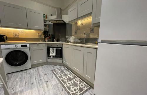 Spacious Flat! Sleeps 7, Pet Friendly and Parking - Photo 37