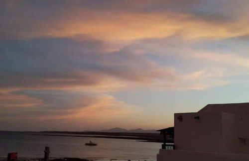 El Mar de Peyo , primera línea de playa - Foto 20