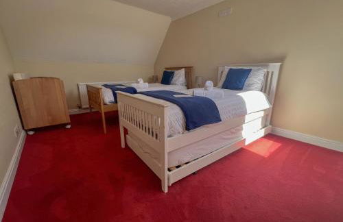 4 bed house 50 yards from the beach & lighthouse - Photo 23