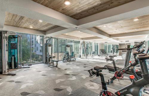 Stylish Condo facing Riverwalk with Free Parking Pet Friendly Centrally Located on the Riverwalk - Foto 13