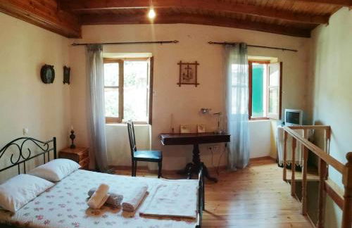 Country traditional house in Corfu village, Greece - Photo 21