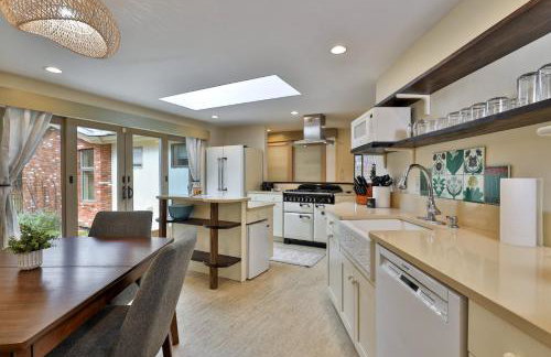 Bear Paw Cabin - 3 Living Areas, Hot Tub & Ping Pong Table - Foto 14