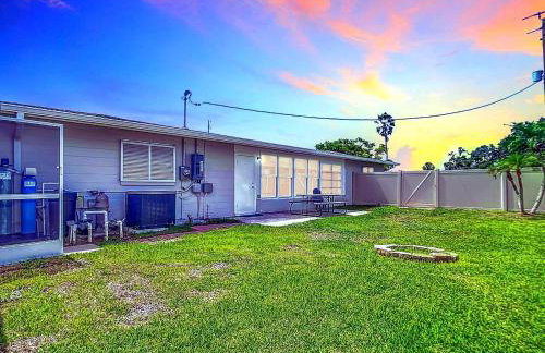 Venice Pool BBQ Mini Golf 3BR 2BA Sleep 12 - Photo 39