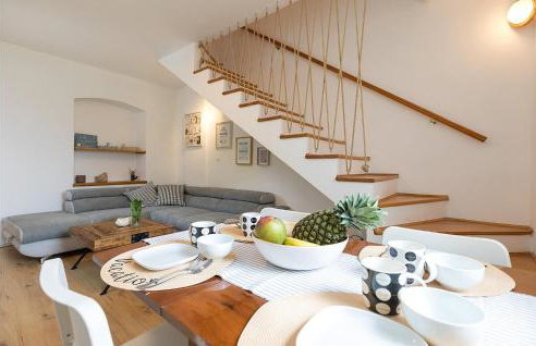 Gorgeous Home In Porec With Wifi - Photo 3