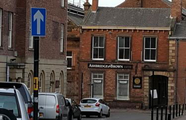 The Sawmills, Carlisle - Spacious 4 Bedroom Family House - Free WiFi - & Parking - Walk to Carlisle Castle - Foto 66