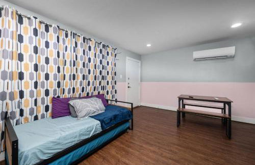 Chic & Cozy 1BR Apt with Free Parking & King Bed - Foto 11