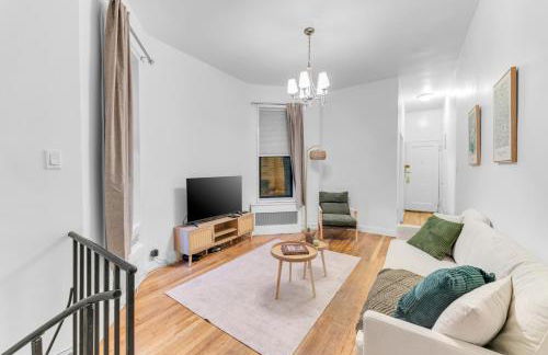 Inviting 2Bd Upper East Side Stay with Backyard - Foto 1