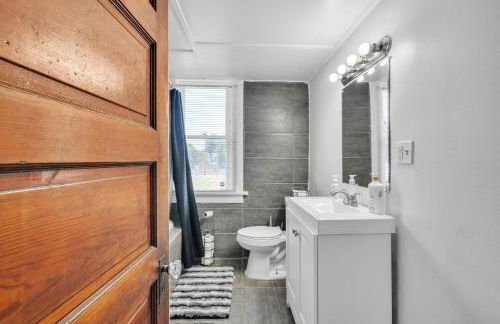 Cozy Renovated 19th Century Home, 5 Min to OSU! 3 Bedroom Home by Paula - Foto 52