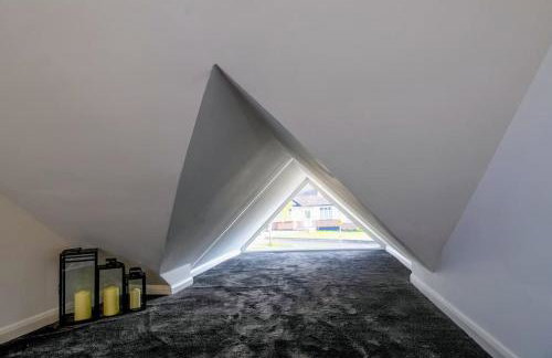 Luxury 4-Bedroom High-End Home, Includes Jacuzzi and Pool Table - Foto 6