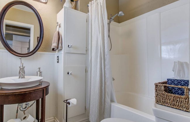 1893 Classic 4 Blocks From Great Dining & Shops - Photo 27