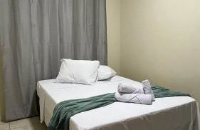 Casa com piscina bem localizada - Foto 6