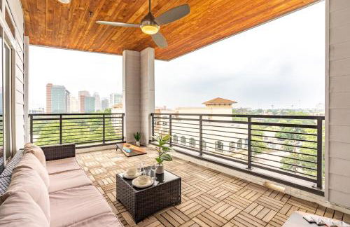 RiverWalk PentHouse Oasis w/Free Parking Gym Pool - Photo 16