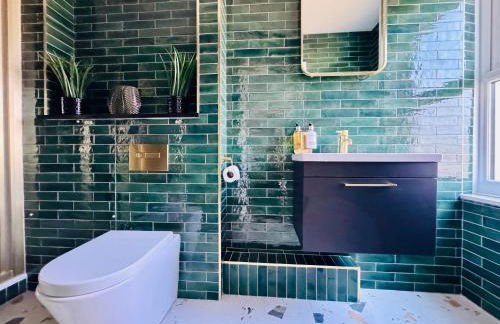 "The Penthouse Newquay" by Greenstay Serviced Accommodation - Spacious 3 Bed 3 Bath Apt with Sea Views, Sun Terrace & Private Parking - Perfect For Families, Small Groups & Business Travellers - 5 Mins To Beaches, Shops & Restaurants - Dog Friendly - Foto 6