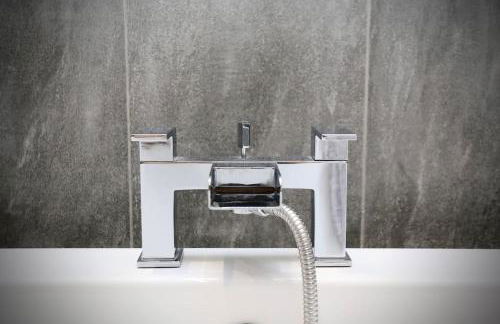 The Hot Tub Townhouse by Holiday Heim - Photo 38