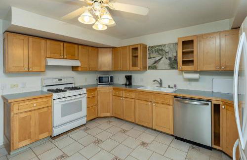 4BR-3BA Charming Family-Sized in Ames - Foto 11