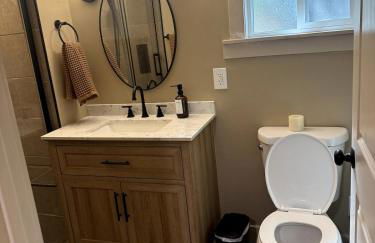 Freshly Renovated Family Home with Game Room, AC, King Bed, Luxury Bathroom - Foto 12